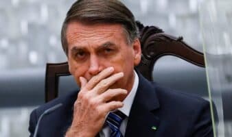 Bolsonaro es hospitalizado con bronconeumonía y sin previsión de alta
