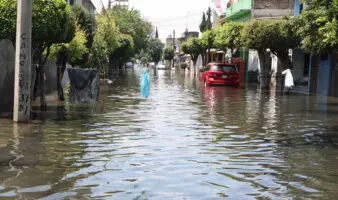 Gobierno Edomex mantiene clases en línea y refuerza apoyos tras lluvias en Nezahualcóyotl