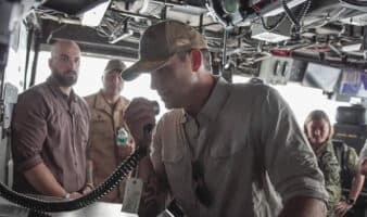 'Los narcoterroristas están advertidos': Hegseth envía mensaje desde buque en el Caribe