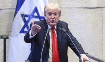 Trump celebra el fin de la guerra en la Knéset y es interrumpido por un parlamentario