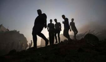 Hamás acepta entregar armas a comité, pero rechaza transición internacional: fuente palestina