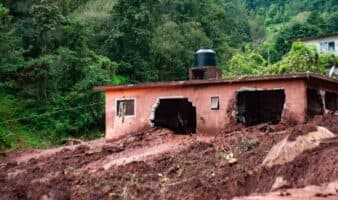 Lluvias dejan daños parecidos a fenómenos que ocurren 'una vez cada mil años': SICT