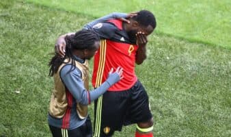 Denuncian hermanos Lukaku extorsión de familiares tras muerte de su padre