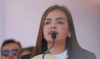 FGE Michoacán advierte cárcel a Grecia Quiroz por celulares de Manzo