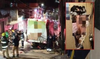 Video | Camión de refrescos se desliza por la 'bajada del diablo' e impacta vivienda en CDMX