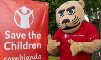 Pumas y Save the Children lanzan campaña con GOYO como embajador por los derechos infantiles