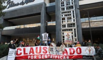 Habitantes de Xoco 'clausuran' Mítikah; protestan contra gentrificación