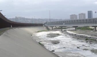 Estados Unidos y México firman acuerdo para erradicar la crisis de agua residual en Tijuana
