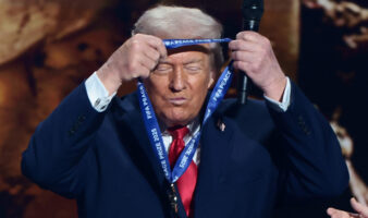 Donald Trump recibe el primer premio FIFA de la Paz