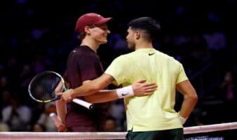 Alcaraz vence a Sinner en partido de exhibición en Corea del Sur | Video