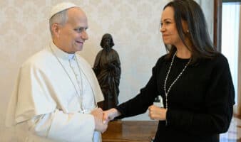 María Corina Machado se reúne con el papa León XIV; pidió interceder por los presos y la transición en Venezuela