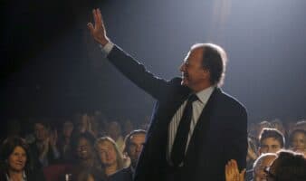 La 'casita del terror' de Julio Iglesias: Denuncian exempleadas al cantante por abuso sexual y trata
