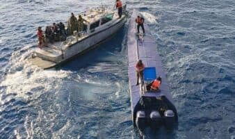 Con apoyo de EE.UU. interceptan semisumergible con casi 4 toneladas de droga en Colima