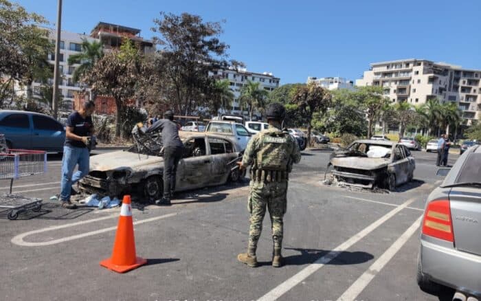 Marina retira 215 vehículos quemados en 'narcobloqueos' que afectaron a Puerto Vallarta y su zona conurbada