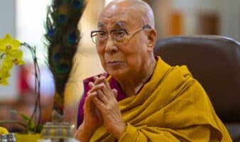 Dalai Lama niega relación con Epstein tras aparecer en más de 100 archivos