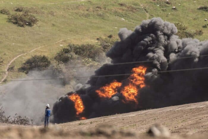 Se incendia ducto de Pemex en Rosarito, BC; el fuego ha sido controlado