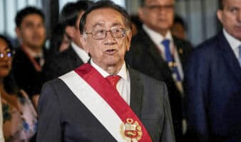 José María Balcázar asume presidencia interina de Perú; criticado por no oponerse al matrimonio infantil