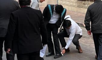 Lo mejor de Aristegui en Vivo: Limpian zapatos a ministro Aguilar Ortíz y el video indigna; Cae el alcalde de Tequila, Jalisco; Sheinbaum: 'México no se doblega' (06/02/2026)