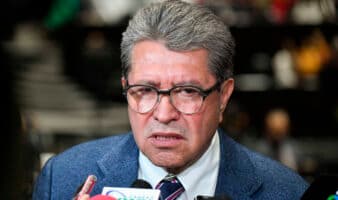 Monreal dice que tiene su renuncia firmada para retirarse cuando deje de ser útil