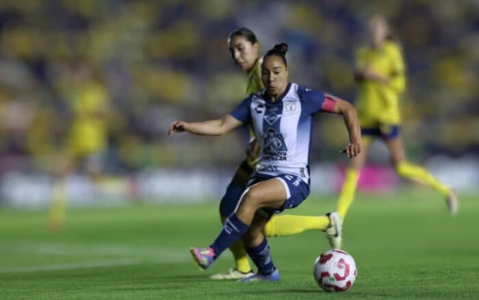 🟣 8M | Charlyn Corral: la goleadora que abrió camino cuando no había cancha en México