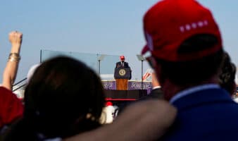 Voces influyentes del movimiento MAGA cuestionan el ataque de EE.UU. contra Irán