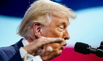 Trump recrea llamada con Sheinbaum en tono de burla | Video