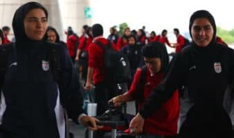 Arriban a Irán las futbolistas que participaron en la Copa Asia en Australia | Video