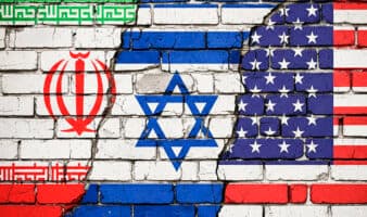Irán confirma contactos con EE.UU., niega negociaciones y cruza ataques con Israel