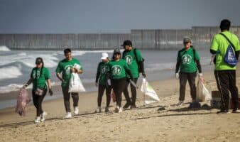 Activistas de México y EE.UU. refuerzan monitoreo de contaminación en playas de la frontera