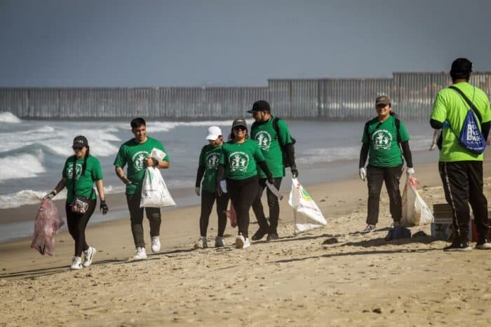 Activistas de México y EE.UU. refuerzan monitoreo de contaminación en playas de la frontera