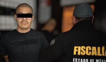 Cae enfermero que presuntamente dejó en coma a su pareja tras apuñalarla; se escondía en anexo del Edomex