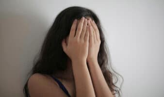 'No te roban el dinero, te roban la vida': denuncian fraude masivo en plataformas financieras