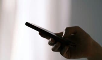 ¿Te llegan mensajes sobre multas de tránsito? ¡Es un fraude!