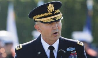 Pete Hegseth destituye al jefe del Estado Mayor de EE. UU.