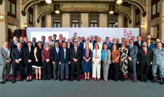 Gobierno y gasolineros acuerdan tope de 27 pesos al diésel a partir de la próxima semana