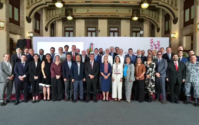 Gobierno y gasolineros acuerdan tope de 27 pesos al diésel a partir de la próxima semana