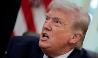 Trump amaga con bombardear Irán hasta la 'aniquilación'; asegura que le ha pedido un alto al fuego