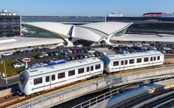 Gobierno de Trump estudia bloquear entrada de extranjeros en aeropuertos de las llamadas 'ciudades santuario'