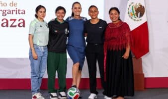 La mañanera de Sheinbaum | Estás son las 4 ganadoras de boletos para el Mundial cedidos por la Presidenta y Brugada