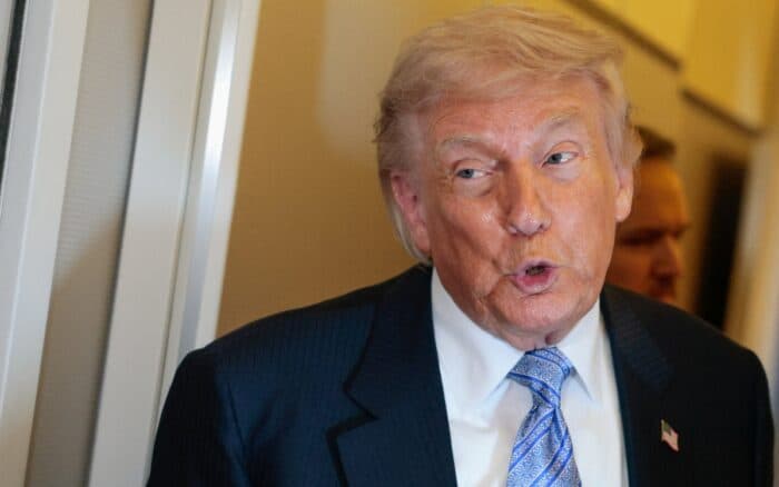 Trump dice que puede 'dar un vuelco' a Cuba; espera que la isla esté de su lado y no de China