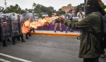 19 detenidos y 11 policías heridos deja inauguración del Mundial en CDMX