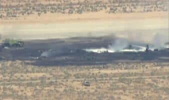 Bombardero de Estados Unidos se estrella tras despegar en base de California