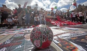 Los desaparecidos, la indolencia y más complot | Artículo por David Ordaz