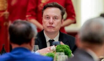 Musk se convierte en el primer billonario del mundo; se disparan las acciones de SpaceX