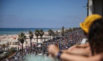 Tel Aviv reúne a más de 100 mil personas en su primer desfile del orgullo LGTBI en dos años