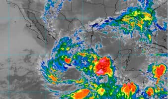 'Boris' toca tierra entre Guerrero y Oaxaca; 'Cristina' continúa lejos de México