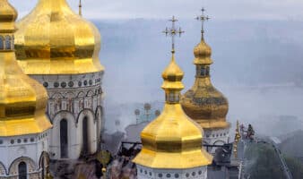 Ataques en Ucrania dejan nueve muertos y dañan la histórica catedral de la Dormición en Kiev