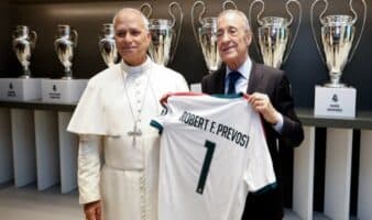 Recibe Florentino Pérez a León XIV en el Estadio Santiago Bernabéu | Video
