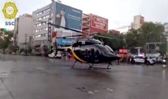 Video | Helicóptero de la SSC aterriza en plena avenida para entregar hígado que sería trasplantado