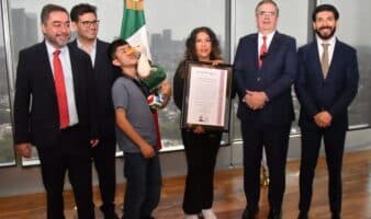 IMPI entrega registro de marca del Pato Merlín a su propietaria